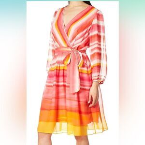 Calvin Klein size 6 flattering fit
Long Sleeve Knee Length Dress With Faux Wrap